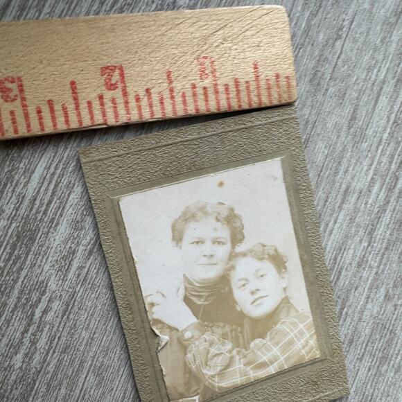 Antique Cabinet Card Photo 2 Women Portrait Applegate Studio Portland Oregon - Picture 3 of 4